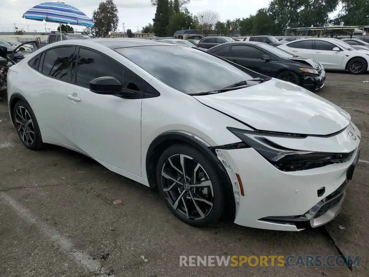 4 Фотография поврежденного автомобиля JTDACACU9R3028052 TOYOTA PRIUS 2024
