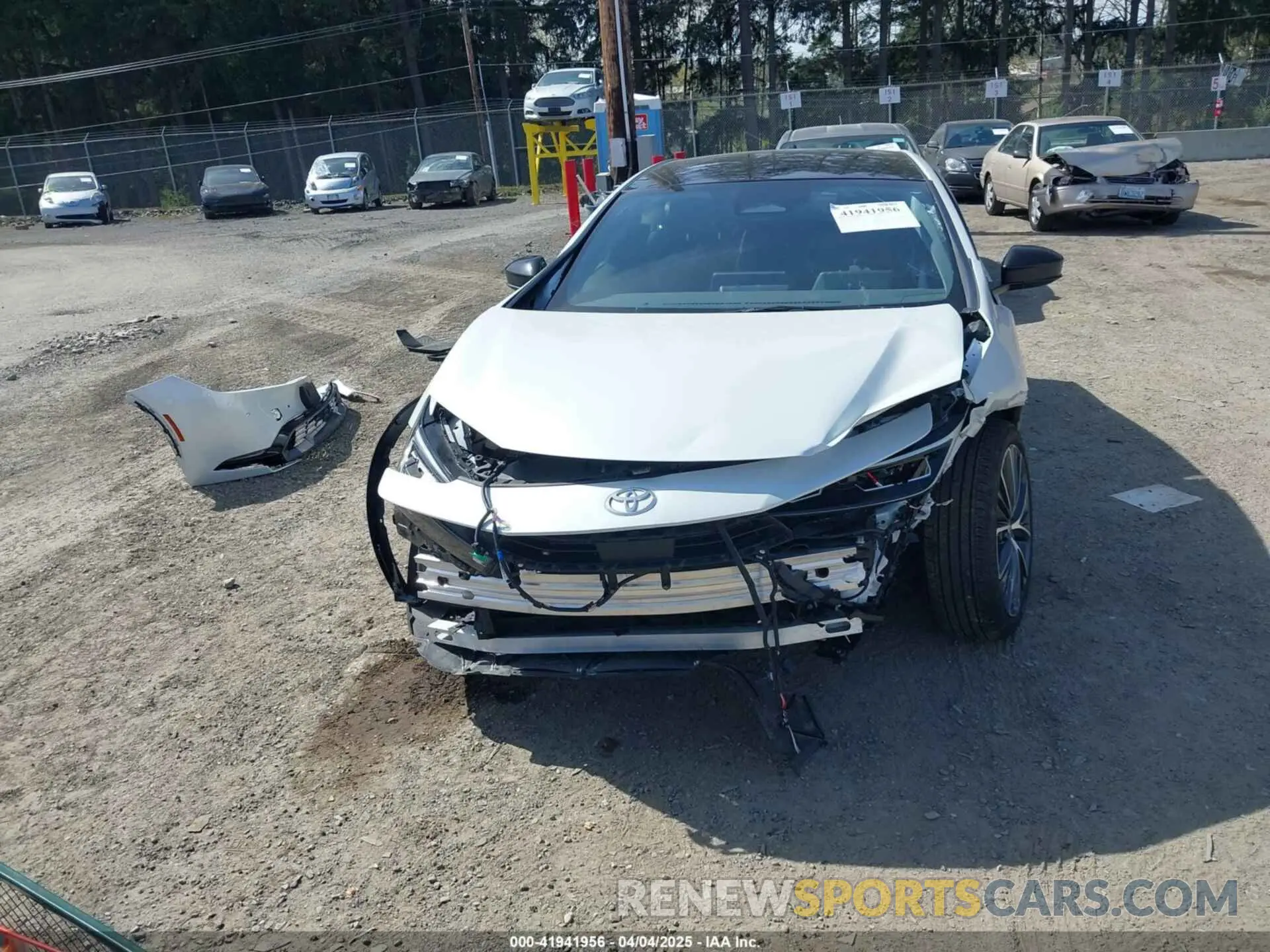 12 Фотография поврежденного автомобиля JTDADABU2R3010488 TOYOTA PRIUS 2024