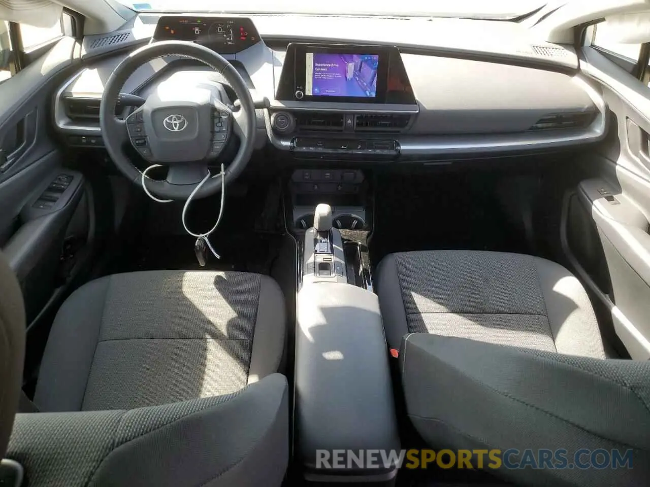 8 Фотография поврежденного автомобиля JTDADABU9R3015977 TOYOTA PRIUS 2024
