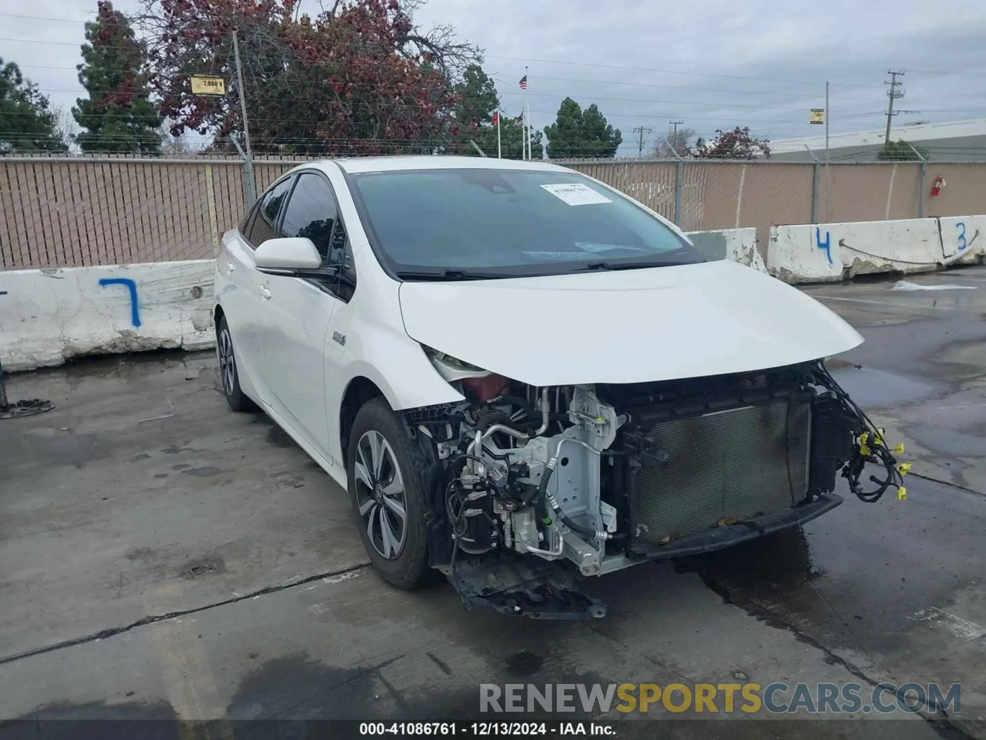 1 Фотография поврежденного автомобиля JTDKARFP5K3118819 TOYOTA PRIUS PRIME 2019