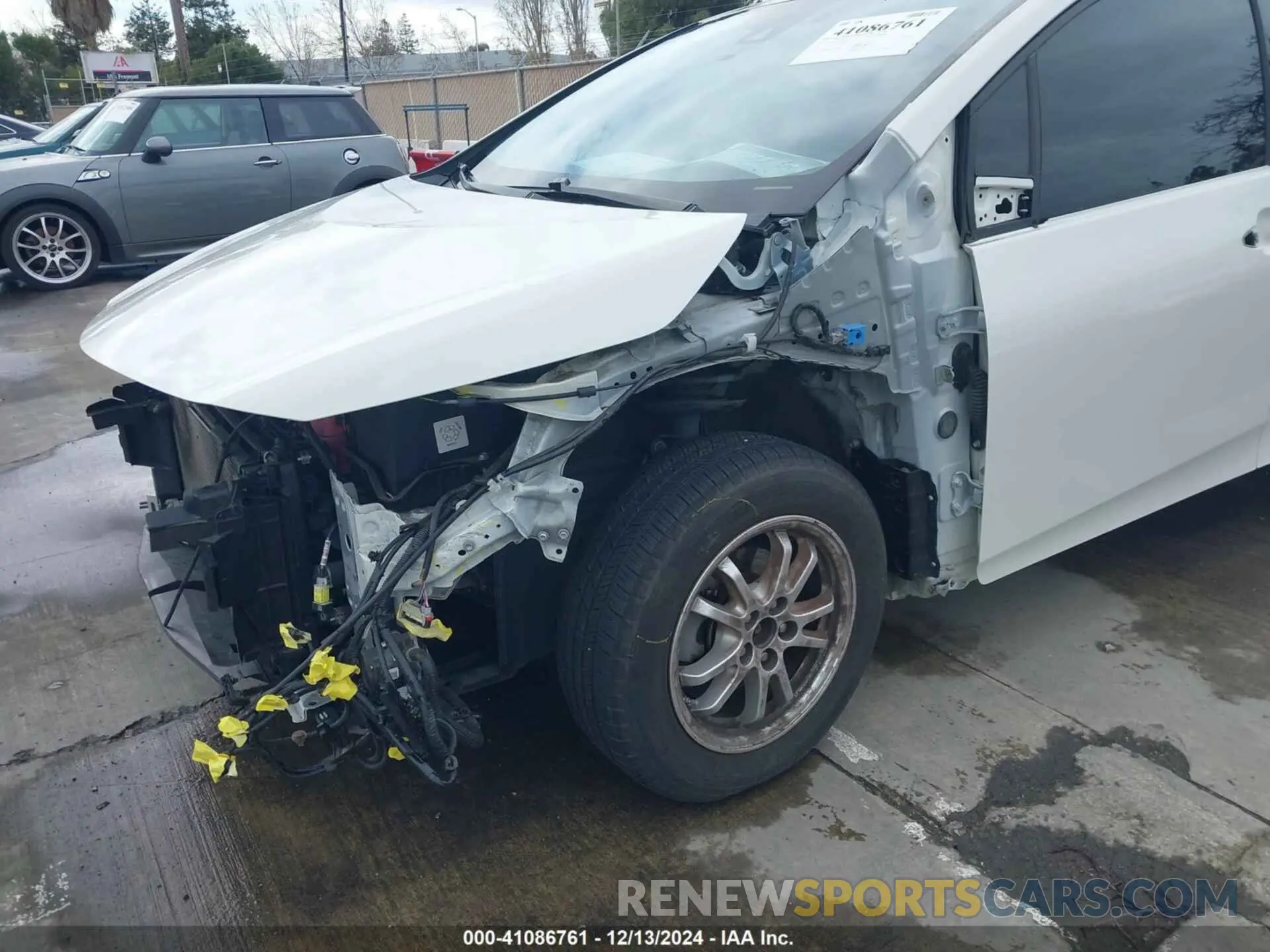 18 Фотография поврежденного автомобиля JTDKARFP5K3118819 TOYOTA PRIUS PRIME 2019