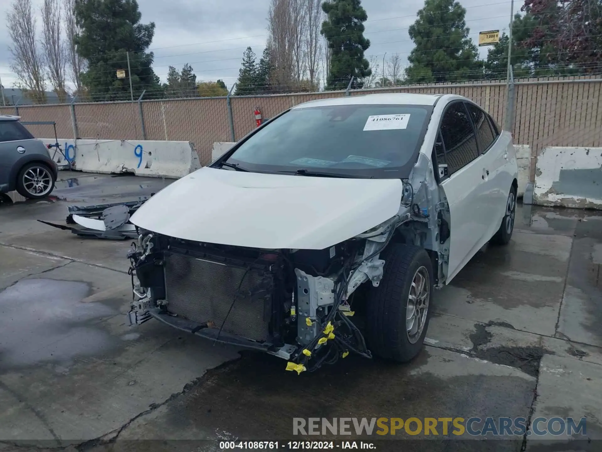 2 Фотография поврежденного автомобиля JTDKARFP5K3118819 TOYOTA PRIUS PRIME 2019