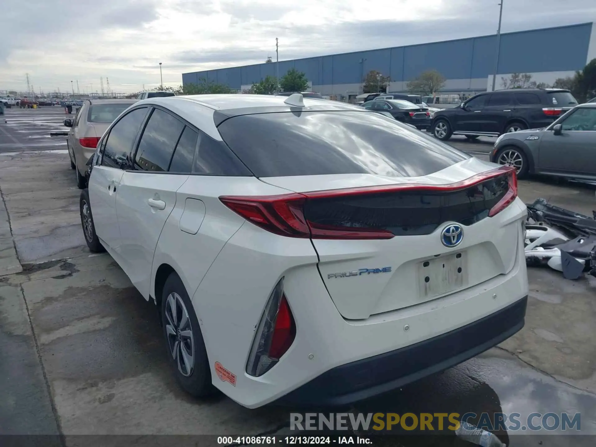 3 Фотография поврежденного автомобиля JTDKARFP5K3118819 TOYOTA PRIUS PRIME 2019