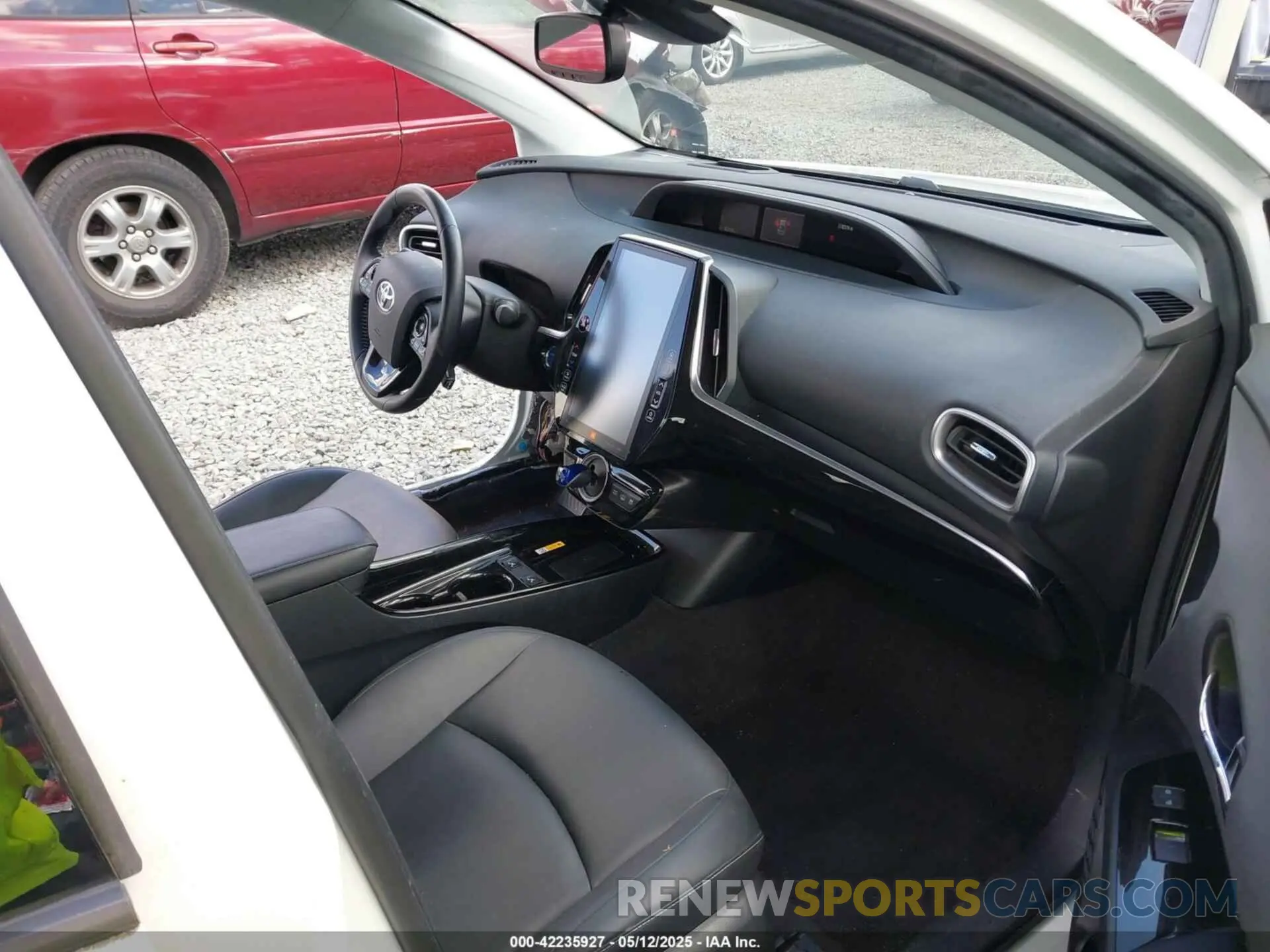 5 Photograph of a damaged car JTDKARFP0L3157688 TOYOTA PRIUS PRIME 2020