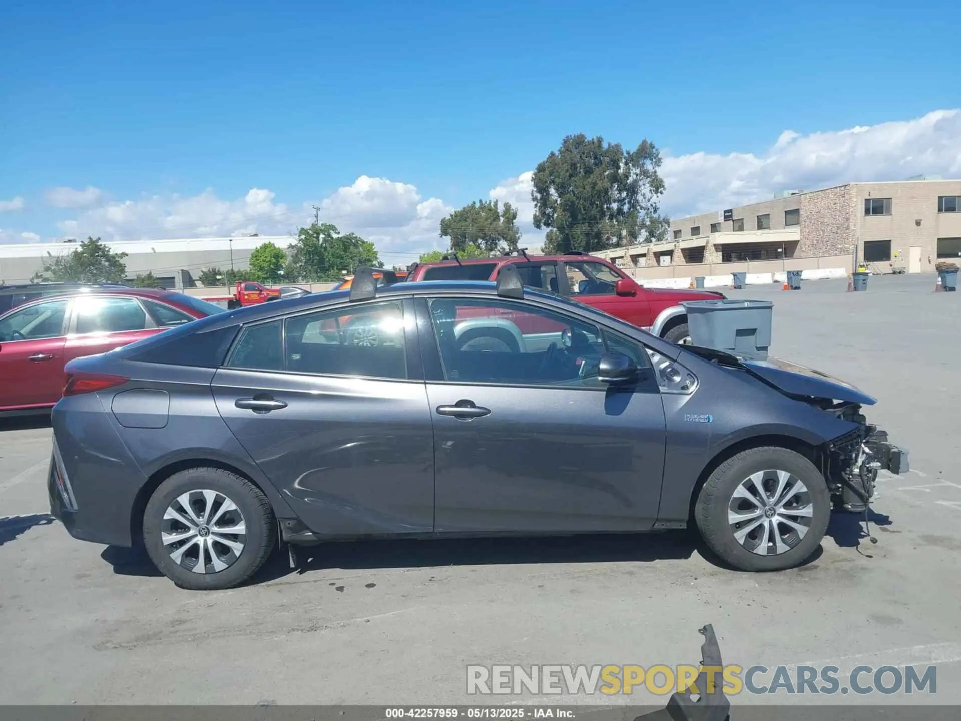 13 Фотография поврежденного автомобиля JTDKARFP3L3137824 TOYOTA PRIUS PRIME 2020