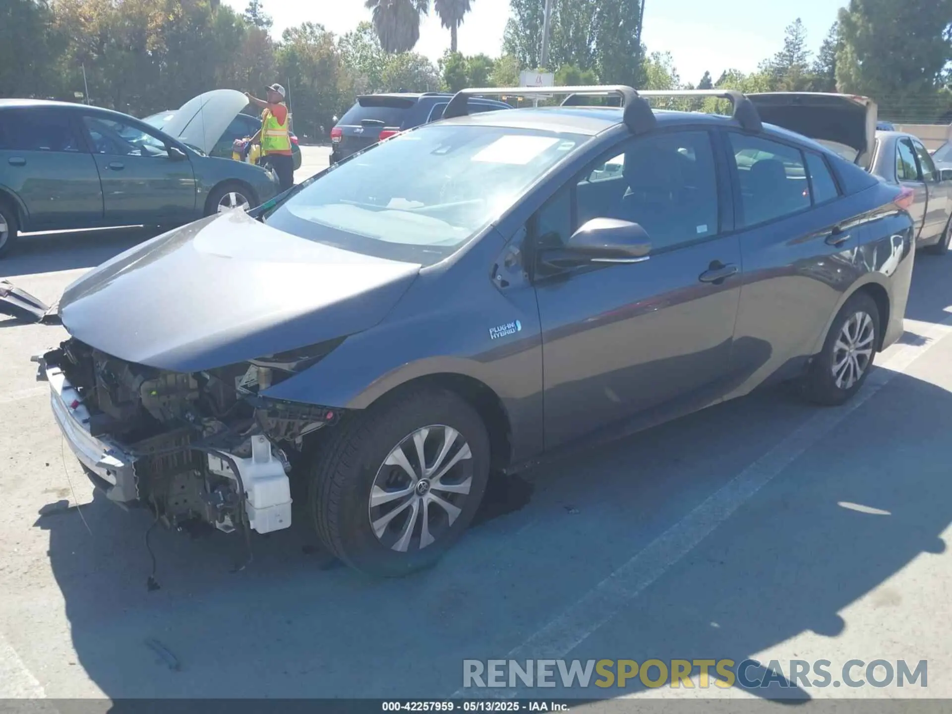 2 Фотография поврежденного автомобиля JTDKARFP3L3137824 TOYOTA PRIUS PRIME 2020