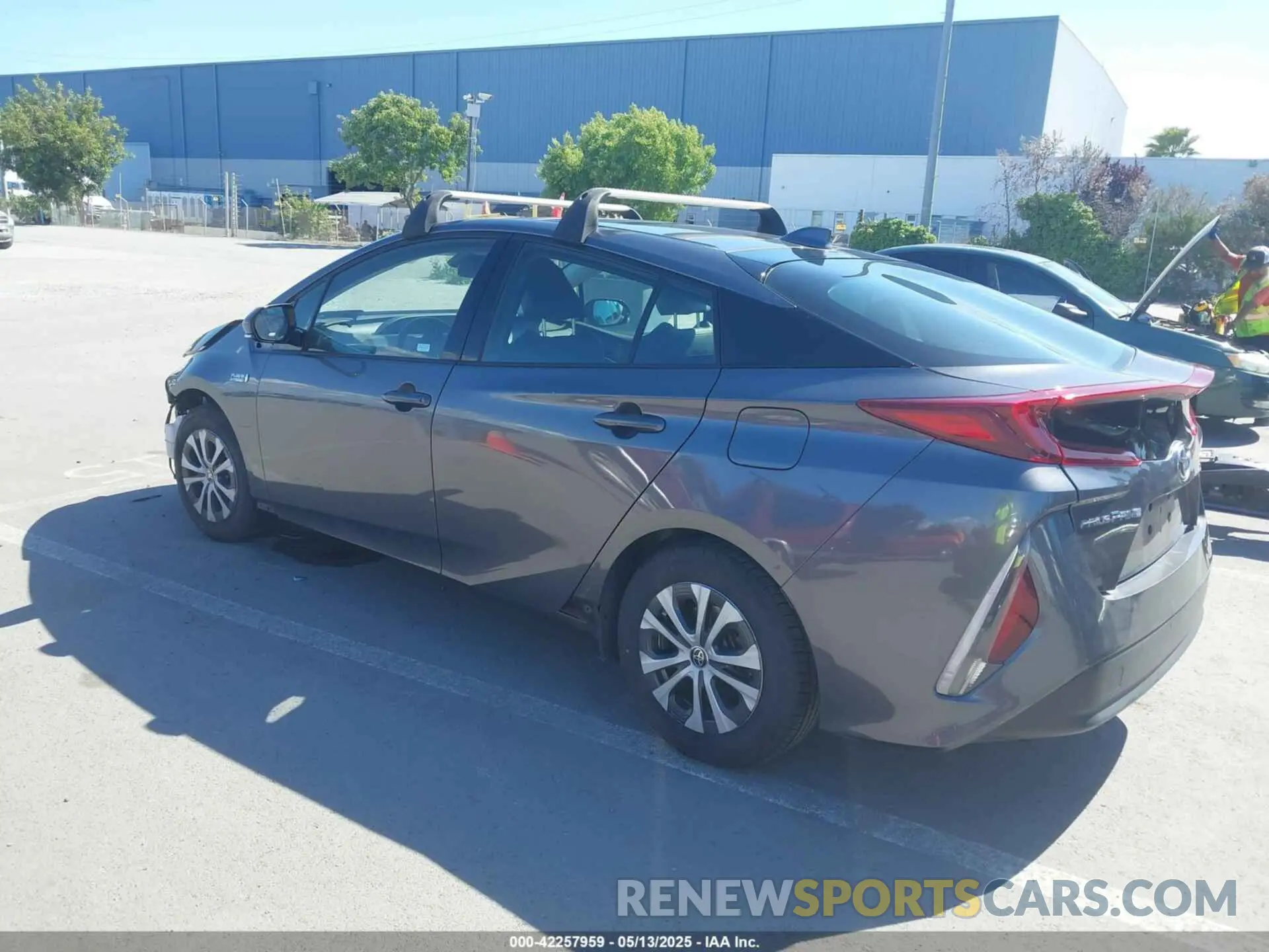 3 Фотография поврежденного автомобиля JTDKARFP3L3137824 TOYOTA PRIUS PRIME 2020