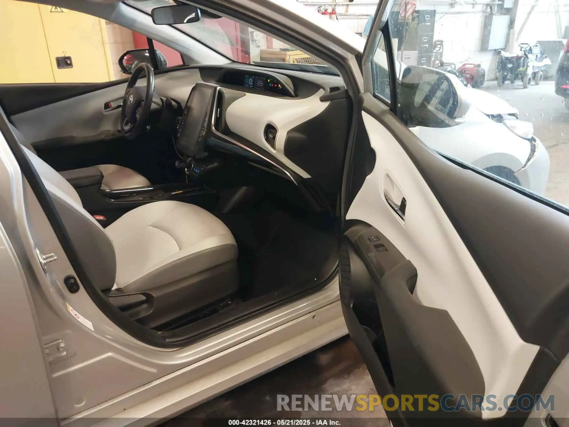 5 Photograph of a damaged car JTDKARFP3L3150458 TOYOTA PRIUS PRIME 2020