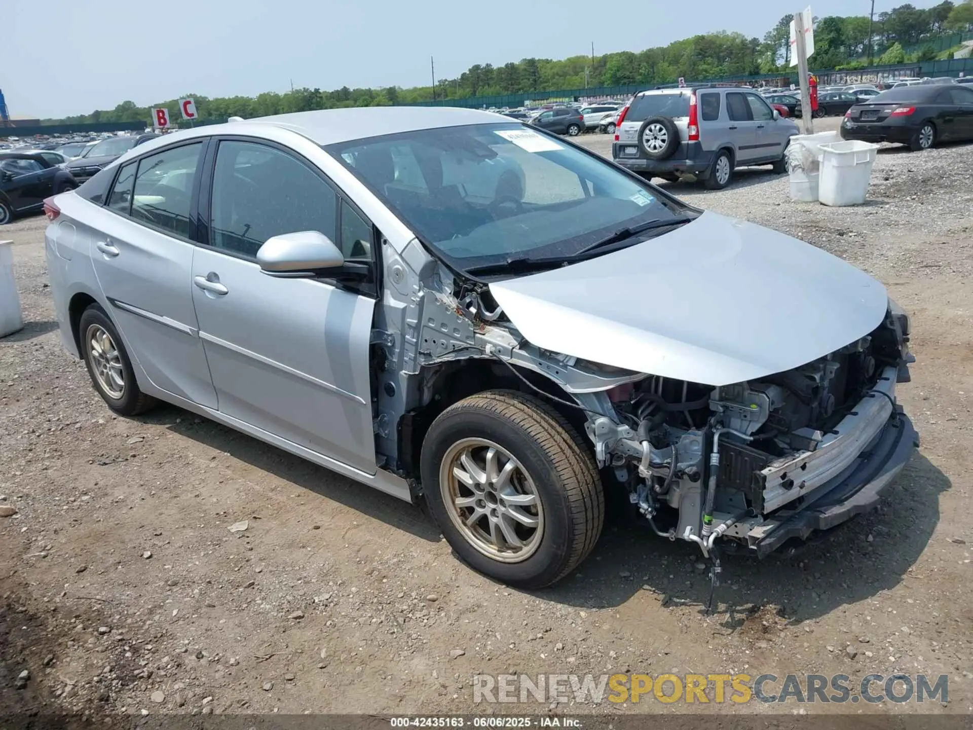 1 Photograph of a damaged car JTDKARFP5L3159548 TOYOTA PRIUS PRIME 2020
