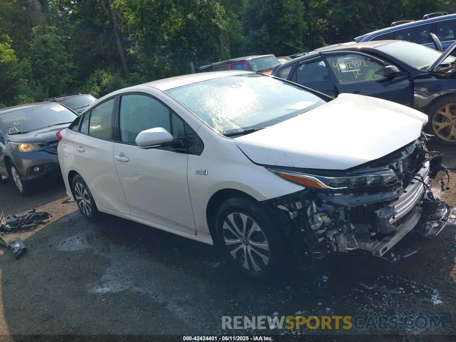 1 Фотография поврежденного автомобиля JTDKARFP8L3150861 TOYOTA PRIUS PRIME 2020