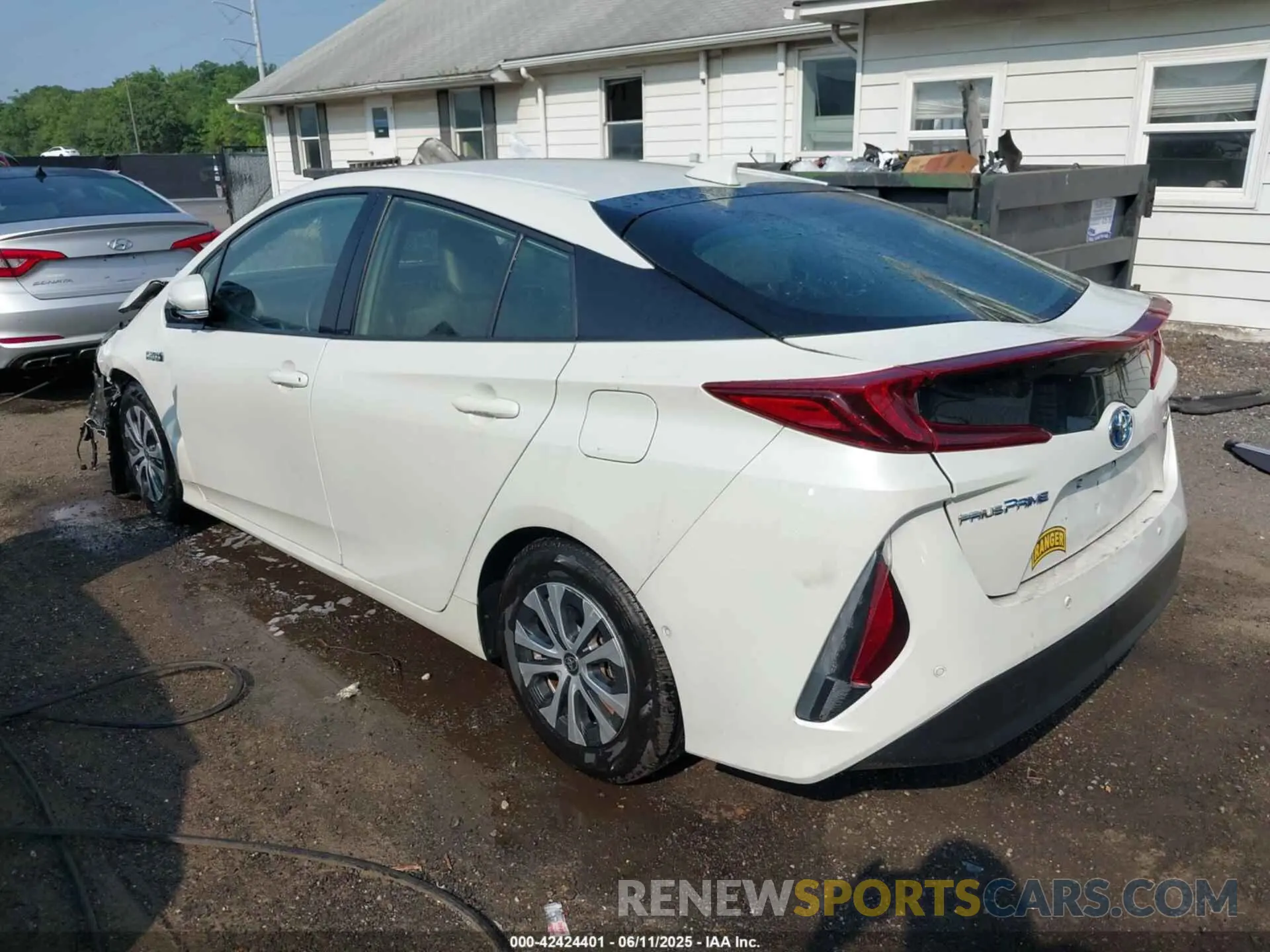 3 Фотография поврежденного автомобиля JTDKARFP8L3150861 TOYOTA PRIUS PRIME 2020
