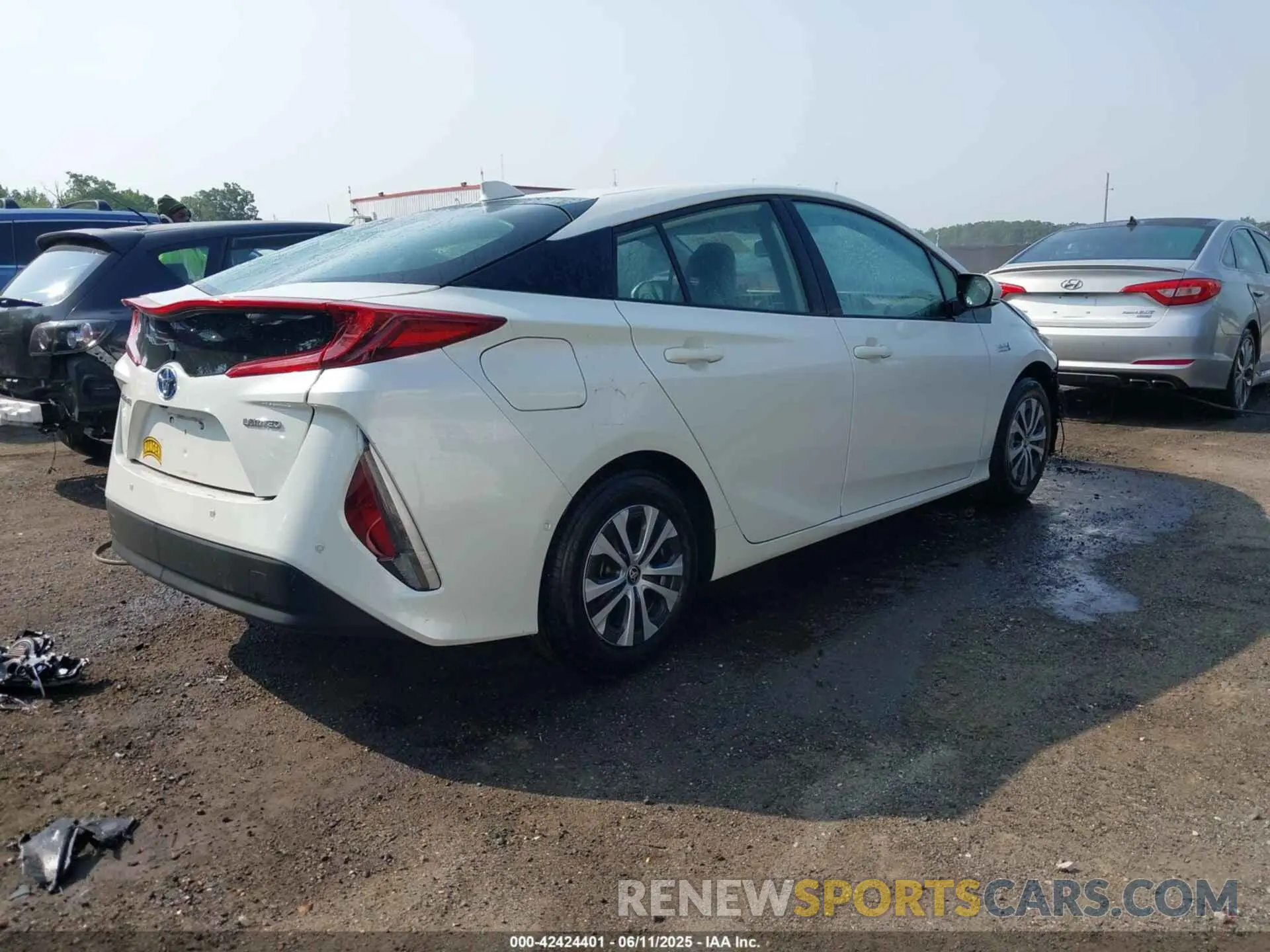 4 Фотография поврежденного автомобиля JTDKARFP8L3150861 TOYOTA PRIUS PRIME 2020