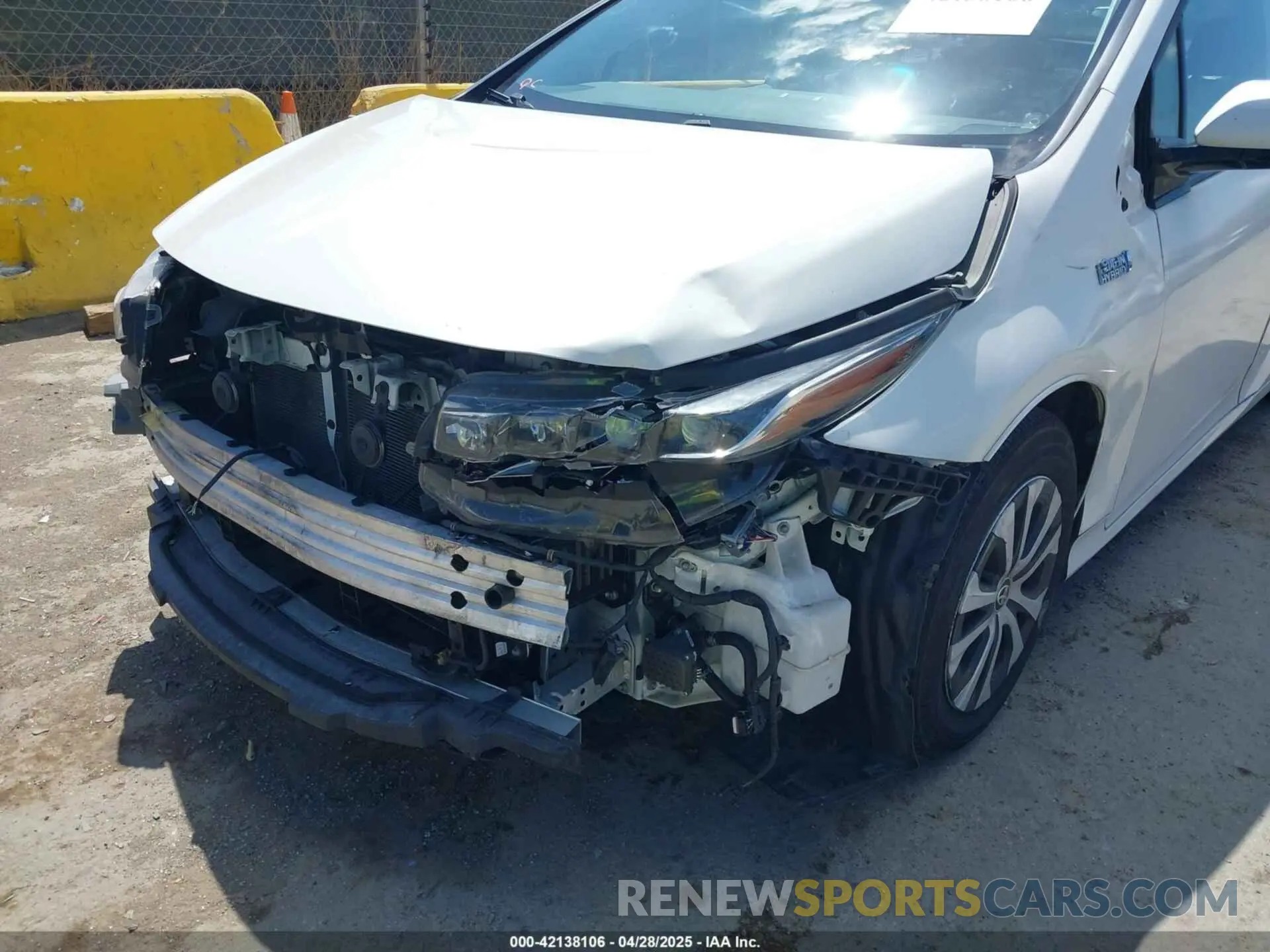 6 Photograph of a damaged car JTDKARFPXL3141711 TOYOTA PRIUS PRIME 2020