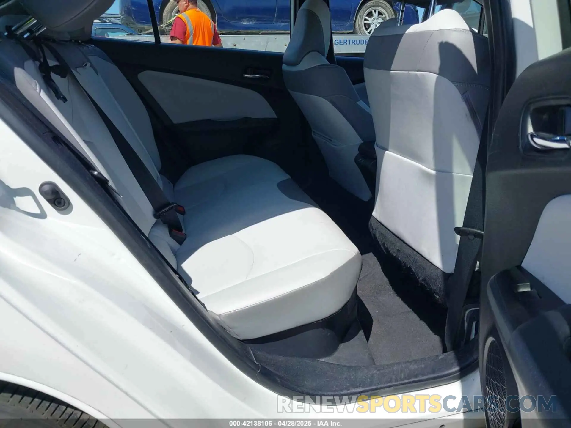 8 Photograph of a damaged car JTDKARFPXL3141711 TOYOTA PRIUS PRIME 2020