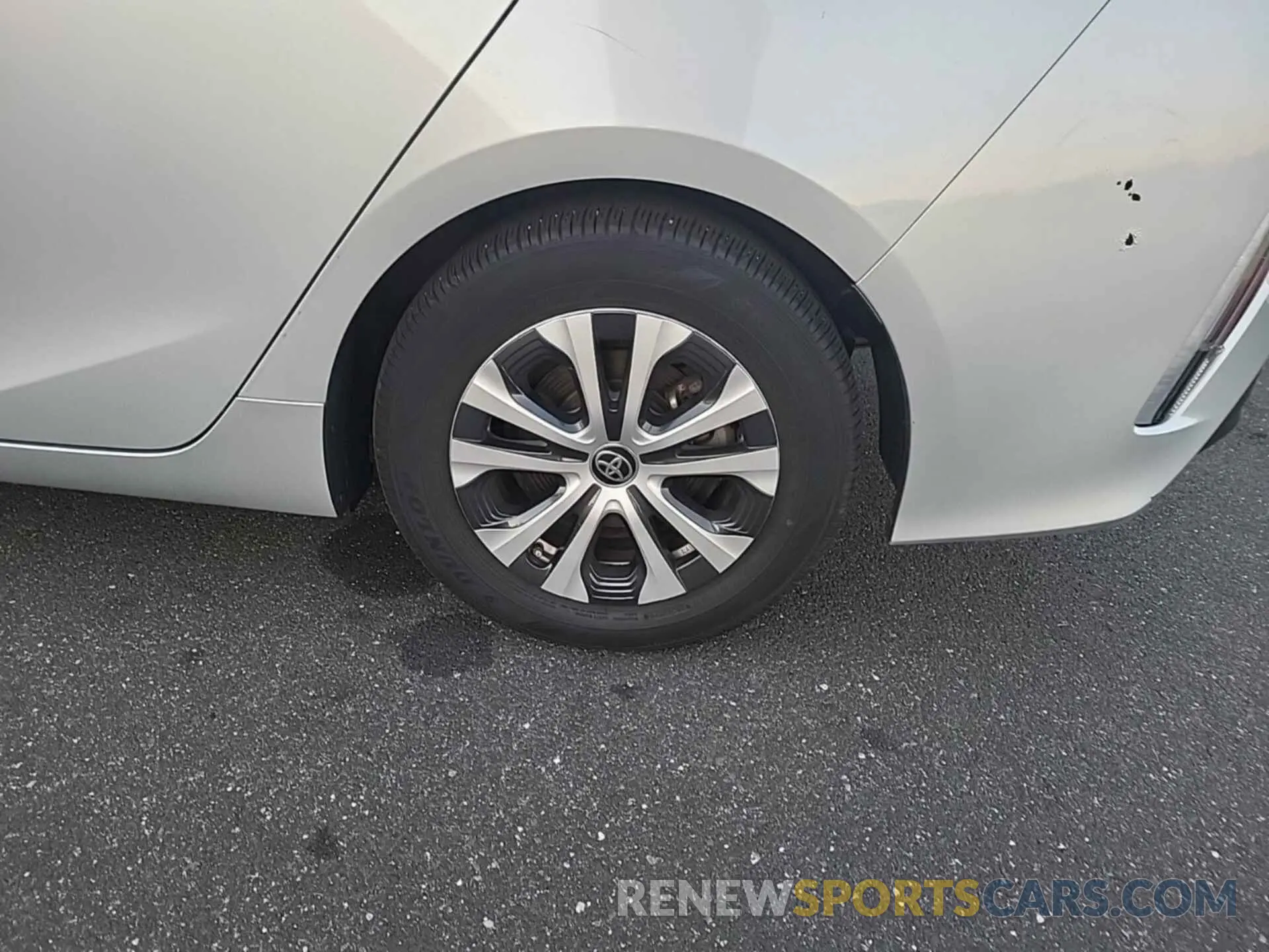 2 Photograph of a damaged car JTDKARFPXL3147265 TOYOTA PRIUS PRIME 2020