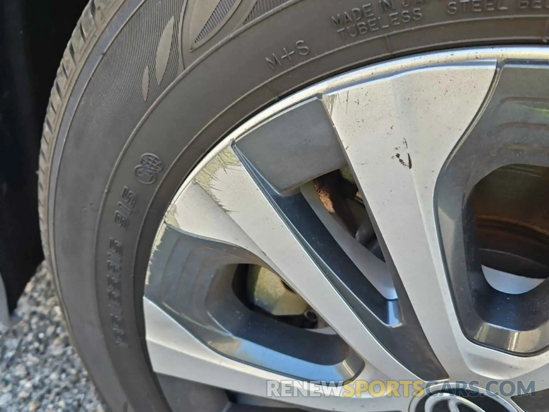 32 Photograph of a damaged car JTDKARFPXL3147265 TOYOTA PRIUS PRIME 2020