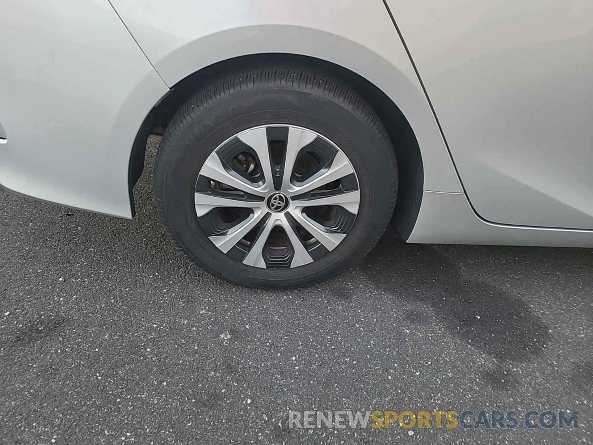 4 Photograph of a damaged car JTDKARFPXL3147265 TOYOTA PRIUS PRIME 2020