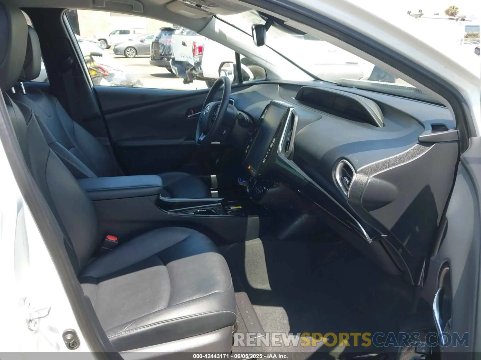 5 Photograph of a damaged car JTDKAMFP3M3187644 TOYOTA PRIUS PRIME 2021