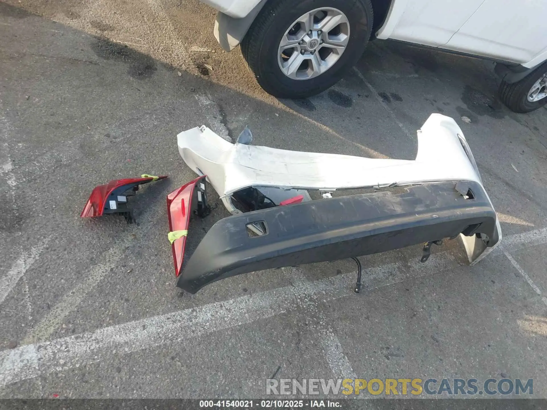 12 Photograph of a damaged car JTDKAMFP7M3193401 TOYOTA PRIUS PRIME 2021