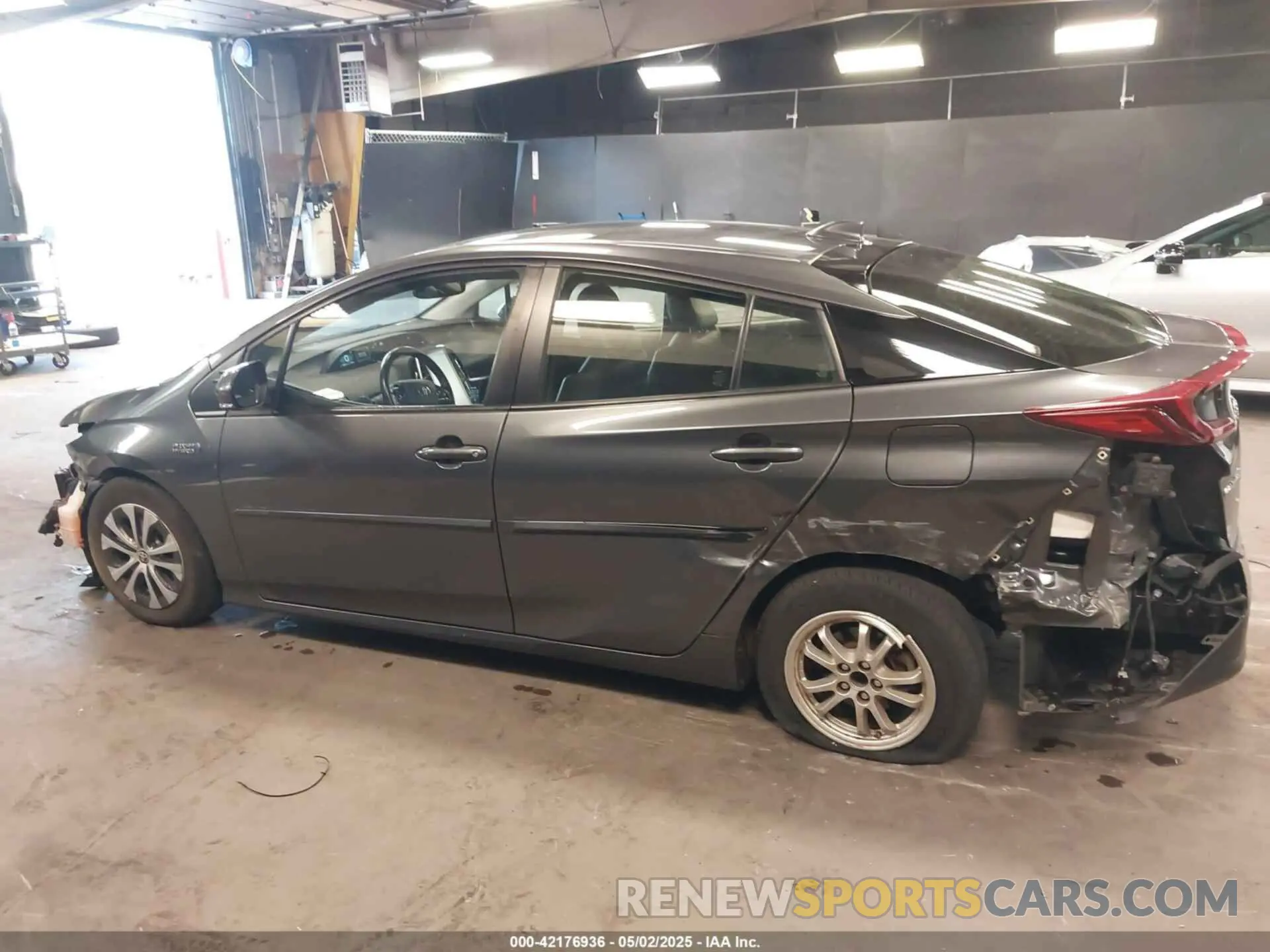 14 Фотография поврежденного автомобиля JTDKAMFP8M3175487 TOYOTA PRIUS PRIME 2021