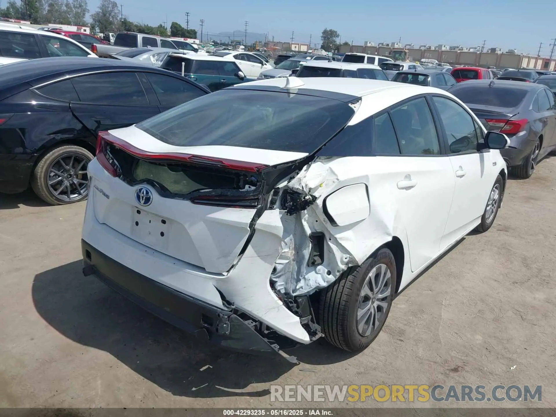 4 Photograph of a damaged car JTDKAMFP8M3193049 TOYOTA PRIUS PRIME 2021