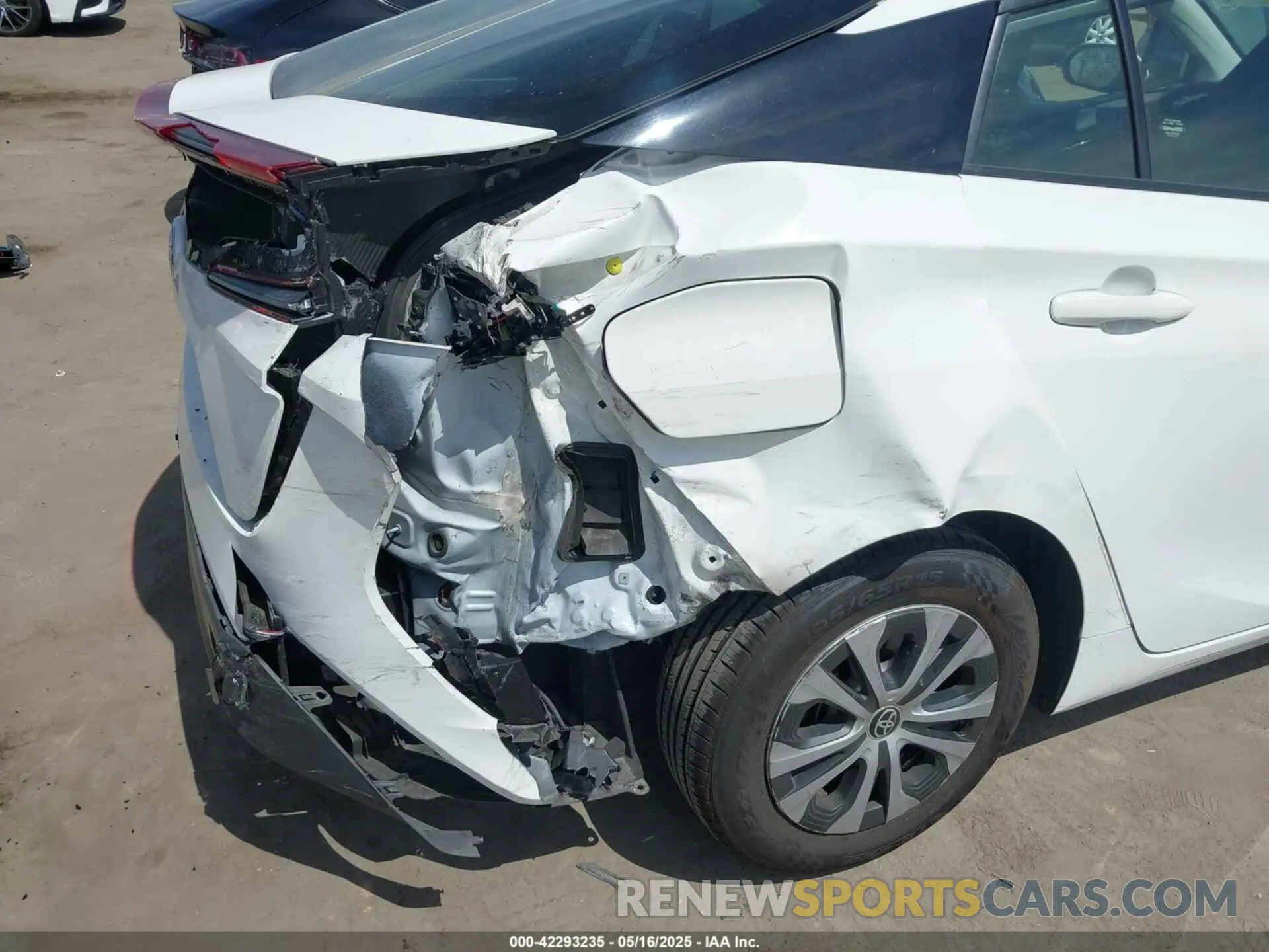 6 Photograph of a damaged car JTDKAMFP8M3193049 TOYOTA PRIUS PRIME 2021