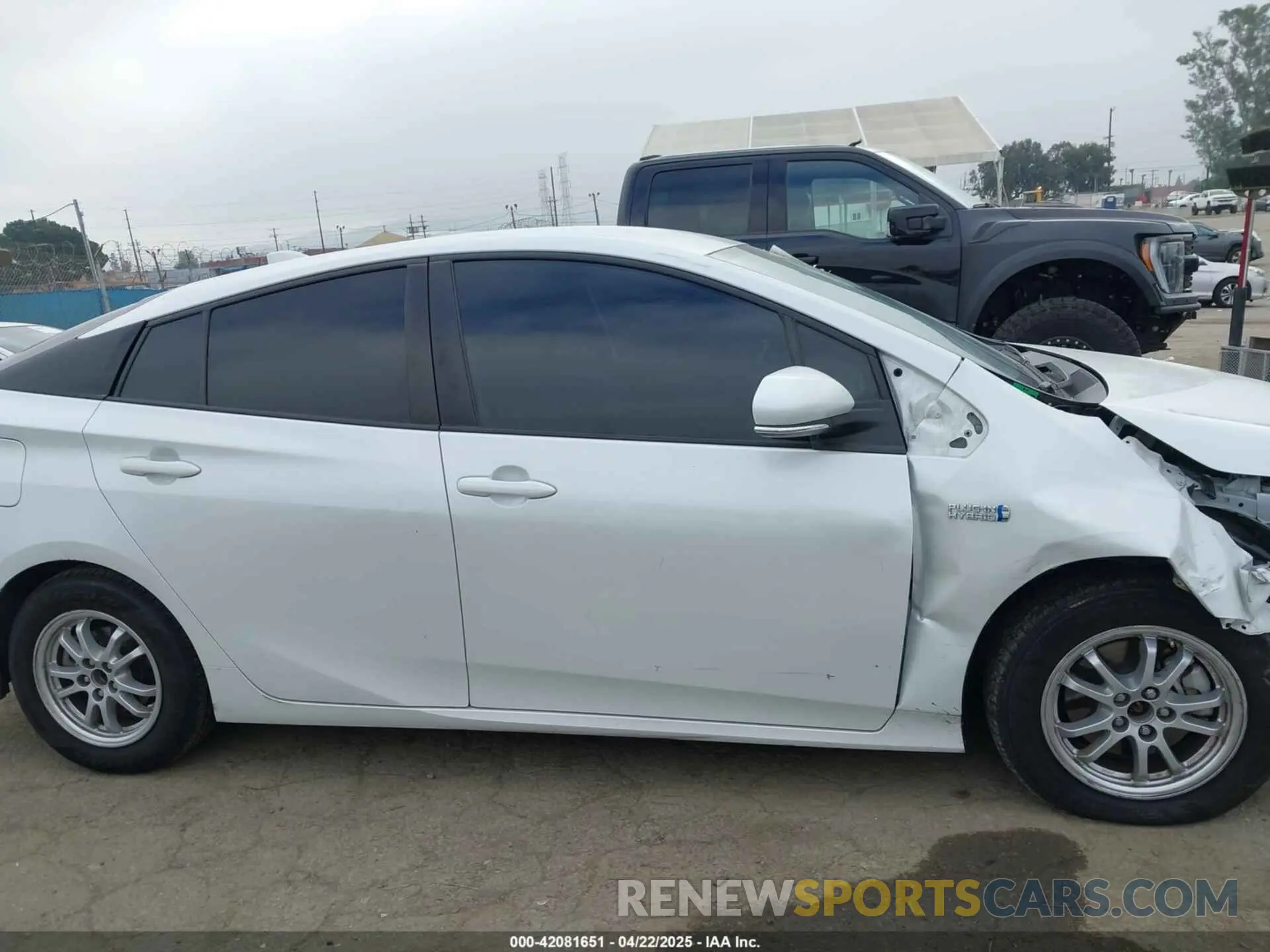 13 Фотография поврежденного автомобиля JTDKAMFP9M3194047 TOYOTA PRIUS PRIME 2021