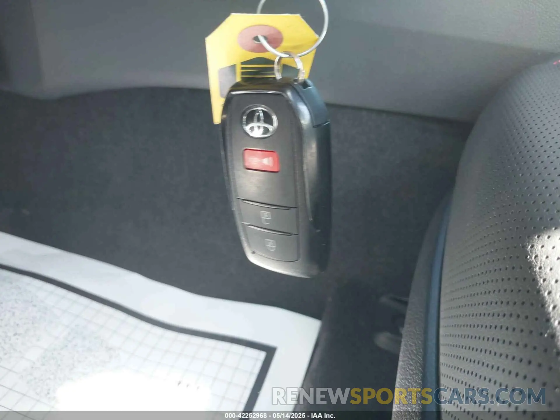 11 Фотография поврежденного автомобиля JTDACACU2R3029933 TOYOTA PRIUS PRIME 2024