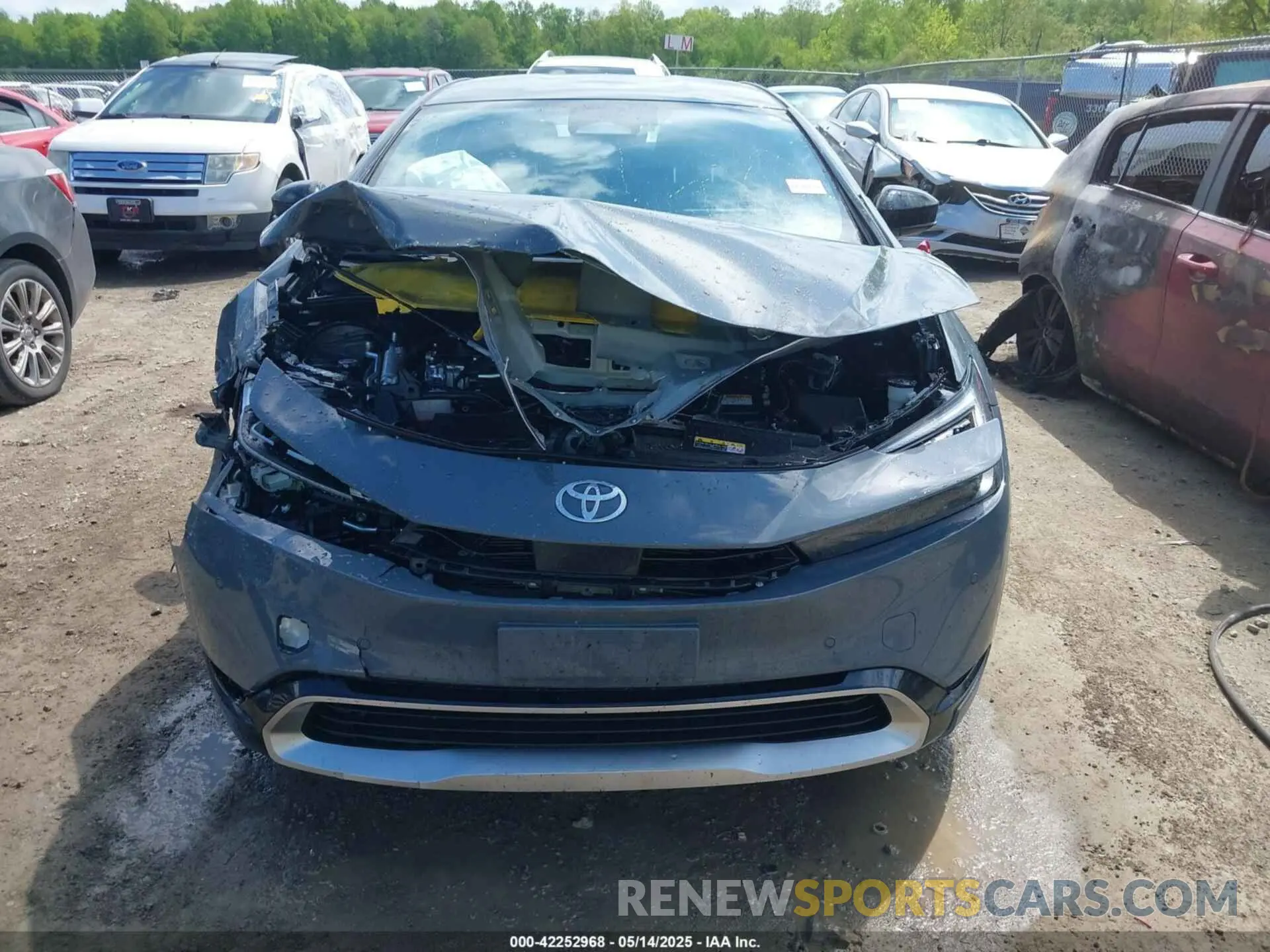 13 Фотография поврежденного автомобиля JTDACACU2R3029933 TOYOTA PRIUS PRIME 2024