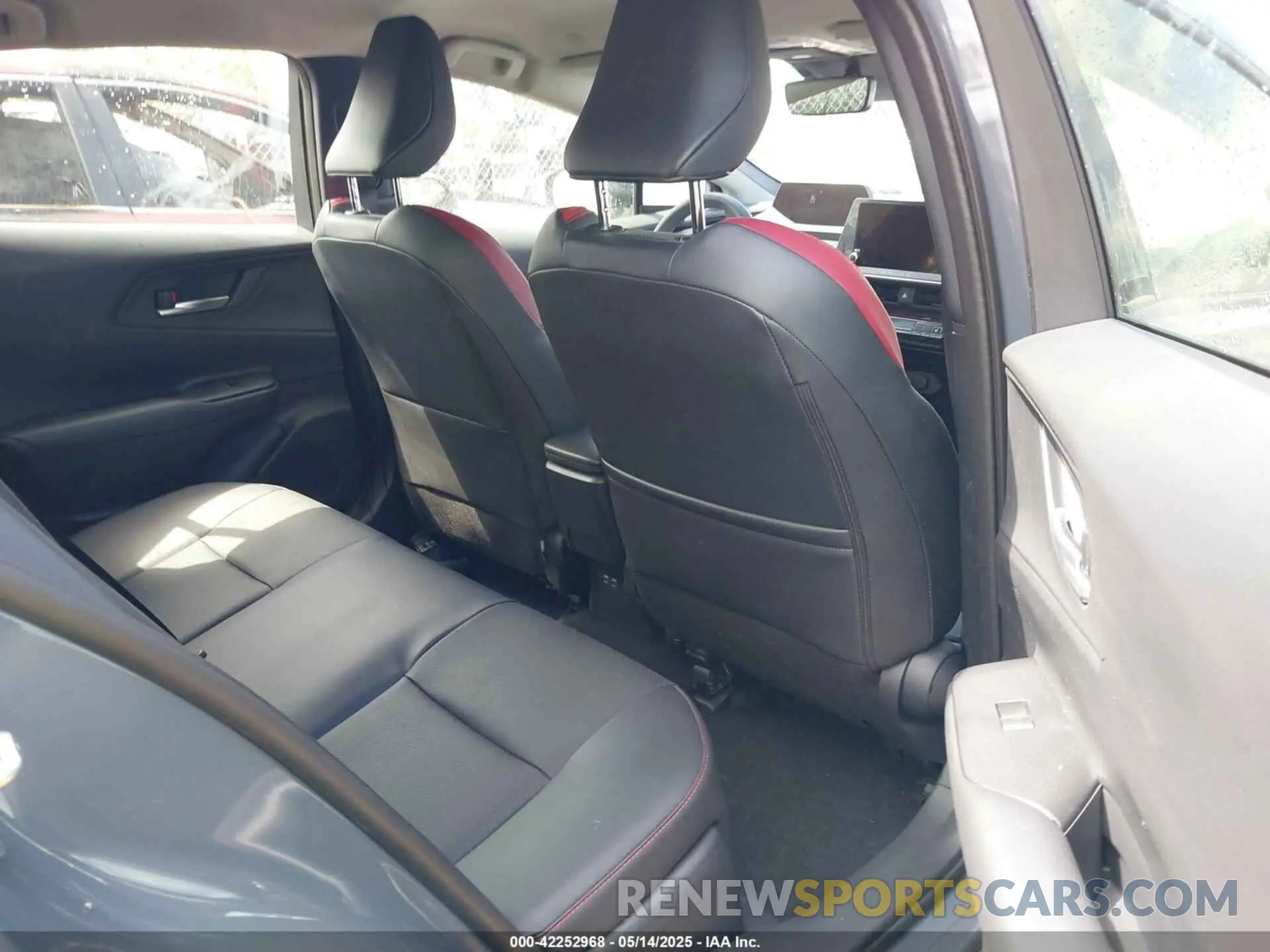 8 Фотография поврежденного автомобиля JTDACACU2R3029933 TOYOTA PRIUS PRIME 2024