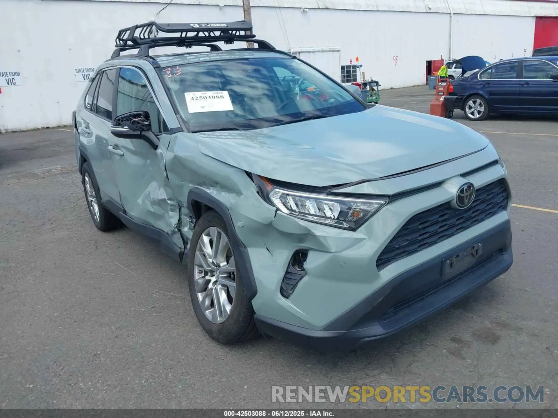 1 Photograph of a damaged car 2T3A1RFV0KC011797 TOYOTA RAV4 2019