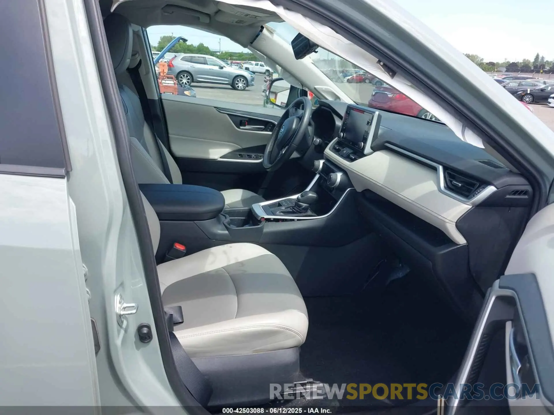5 Photograph of a damaged car 2T3A1RFV0KC011797 TOYOTA RAV4 2019