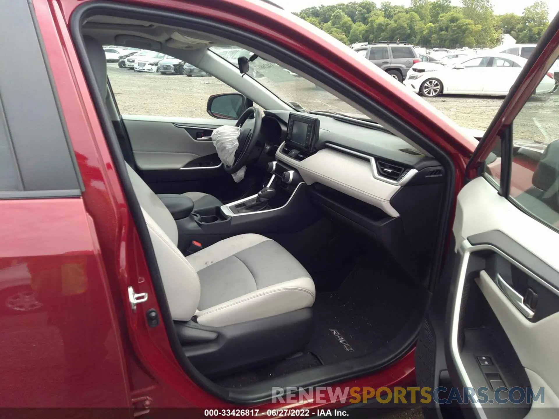 5 Photograph of a damaged car 2T3A1RFV0KC022993 TOYOTA RAV4 2019