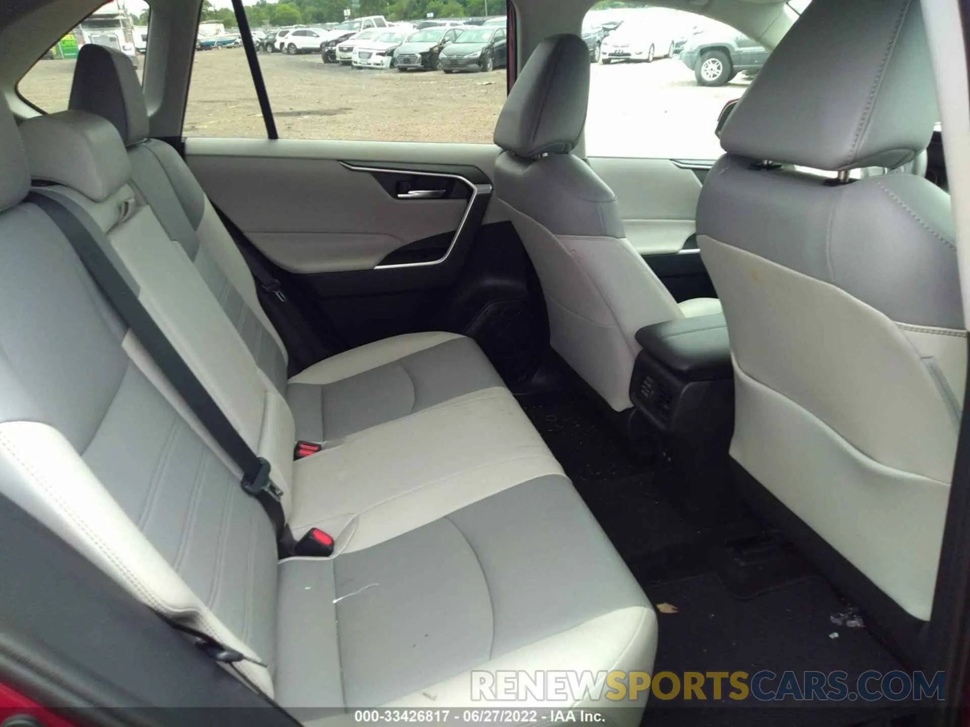 8 Photograph of a damaged car 2T3A1RFV0KC022993 TOYOTA RAV4 2019