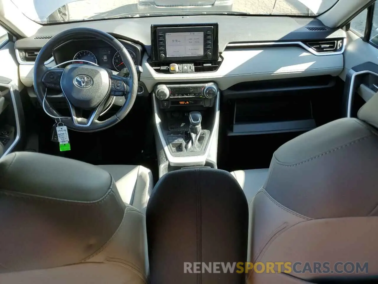 8 Photograph of a damaged car 2T3A1RFV0KW051537 TOYOTA RAV4 2019