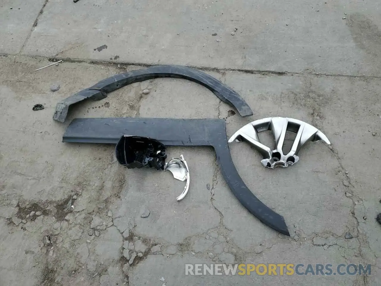 13 Photograph of a damaged car 2T3A1RFV2KC001370 TOYOTA RAV4 2019