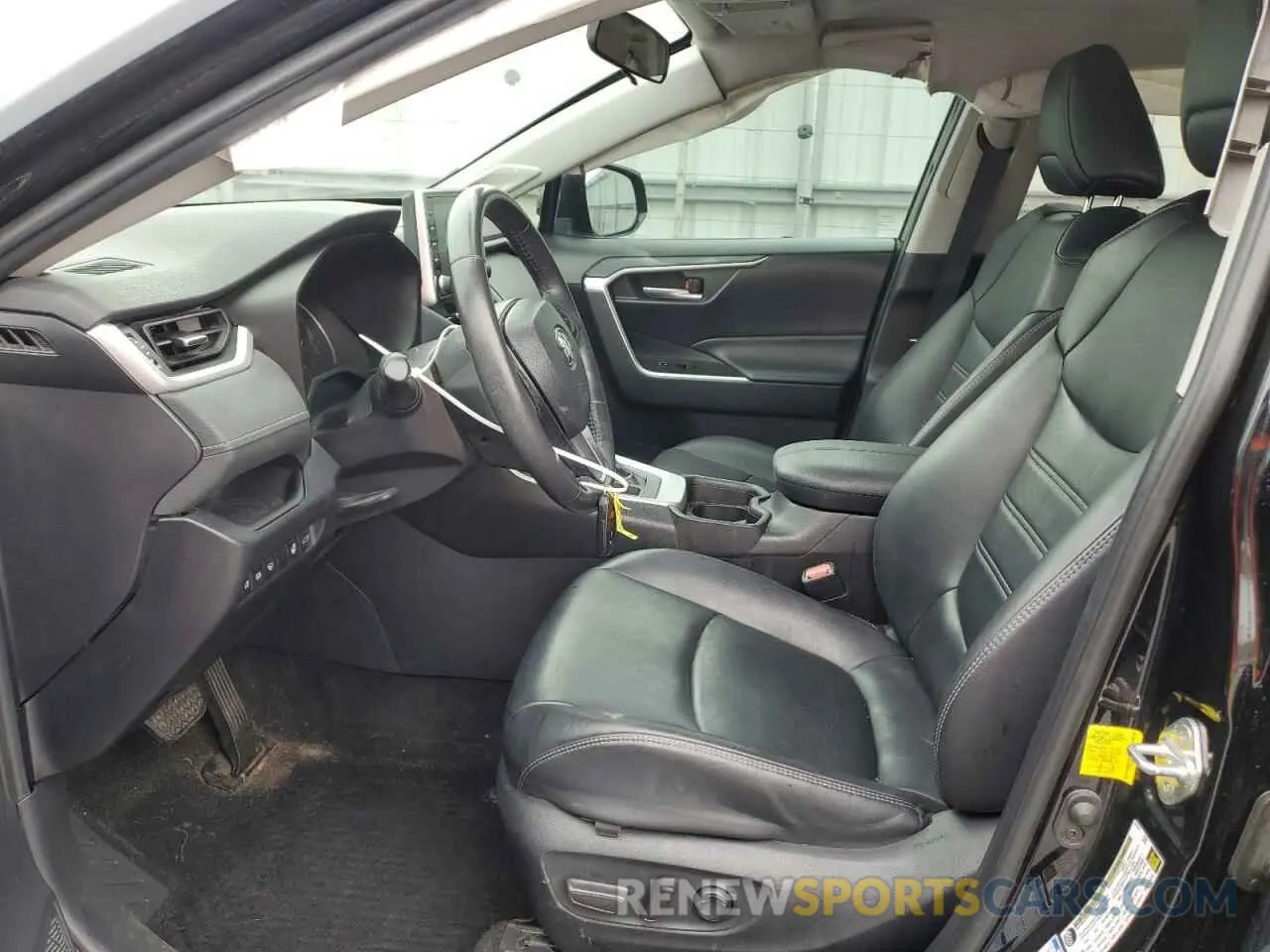 7 Photograph of a damaged car 2T3A1RFV2KC001370 TOYOTA RAV4 2019