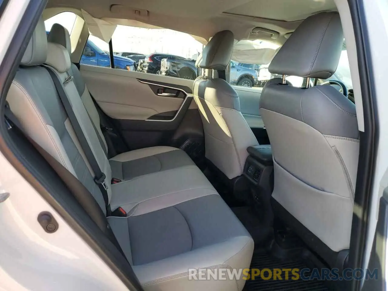 10 Photograph of a damaged car 2T3A1RFV2KW044833 TOYOTA RAV4 2019