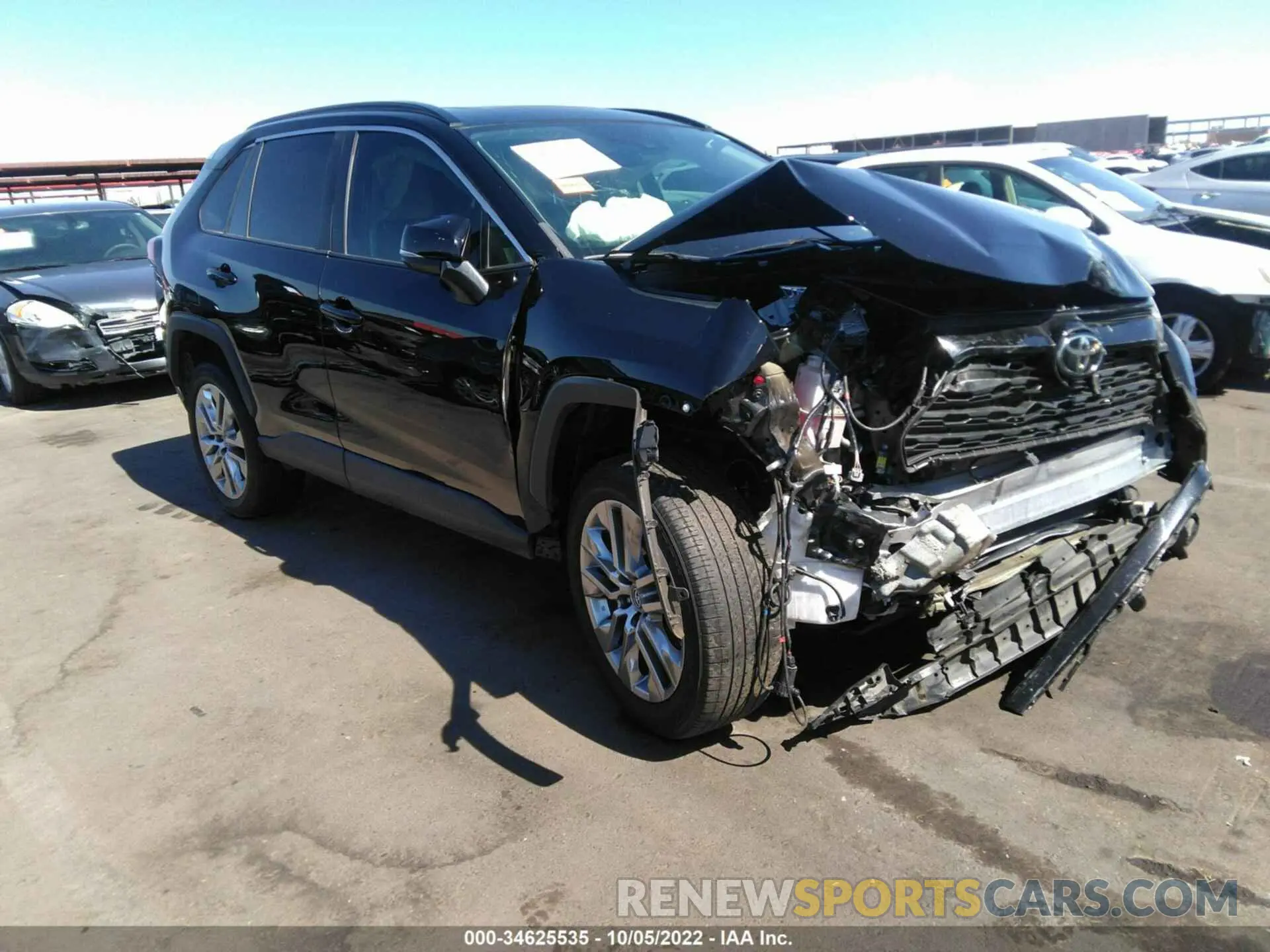 1 Photograph of a damaged car 2T3A1RFV2KW055461 TOYOTA RAV4 2019
