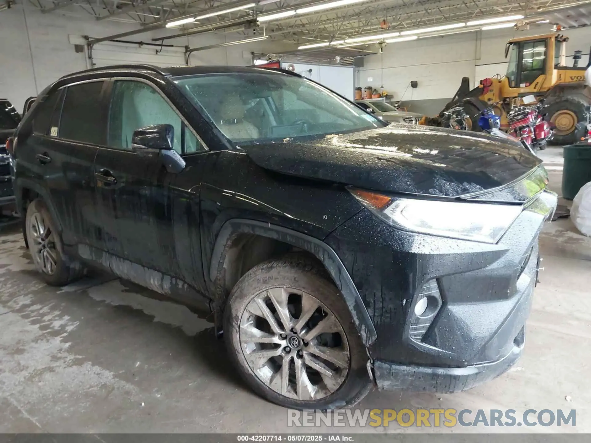 1 Photograph of a damaged car 2T3A1RFV3KC047290 TOYOTA RAV4 2019