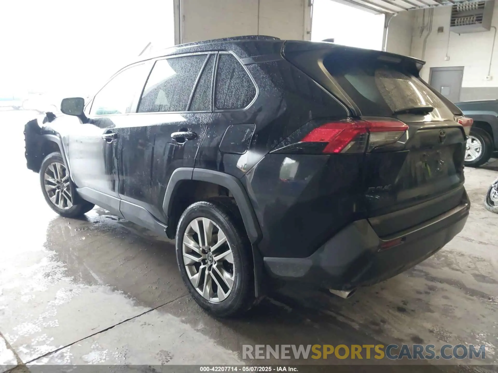 3 Photograph of a damaged car 2T3A1RFV3KC047290 TOYOTA RAV4 2019