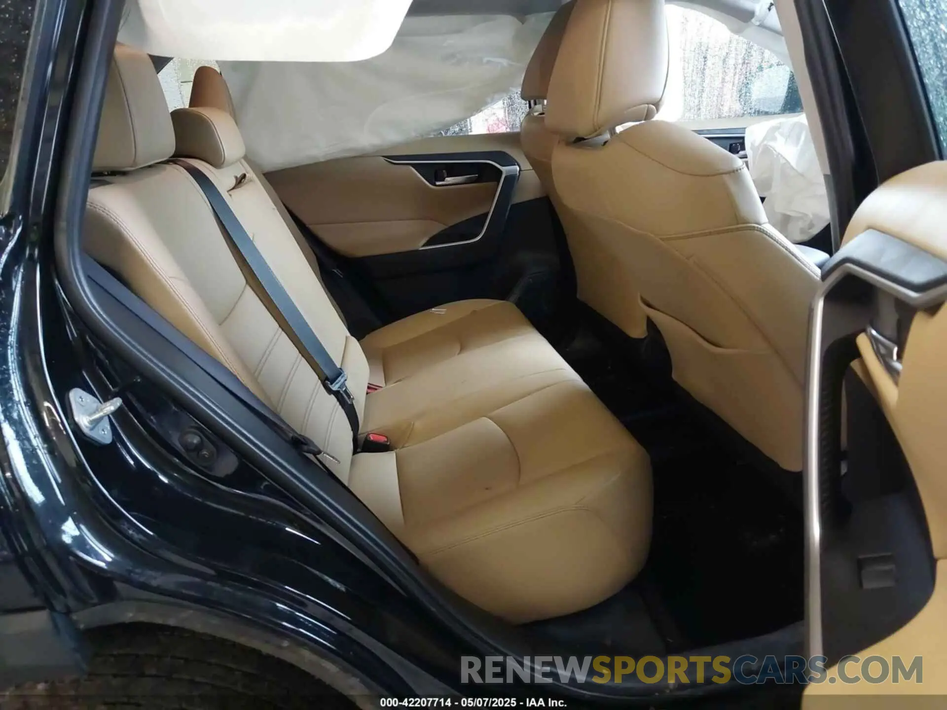8 Photograph of a damaged car 2T3A1RFV3KC047290 TOYOTA RAV4 2019