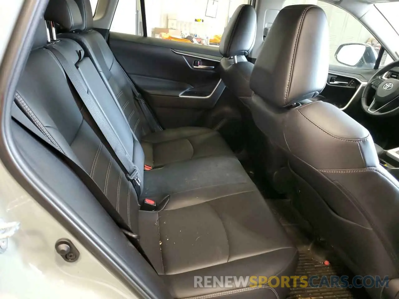 11 Photograph of a damaged car 2T3A1RFV3KW062418 TOYOTA RAV4 2019