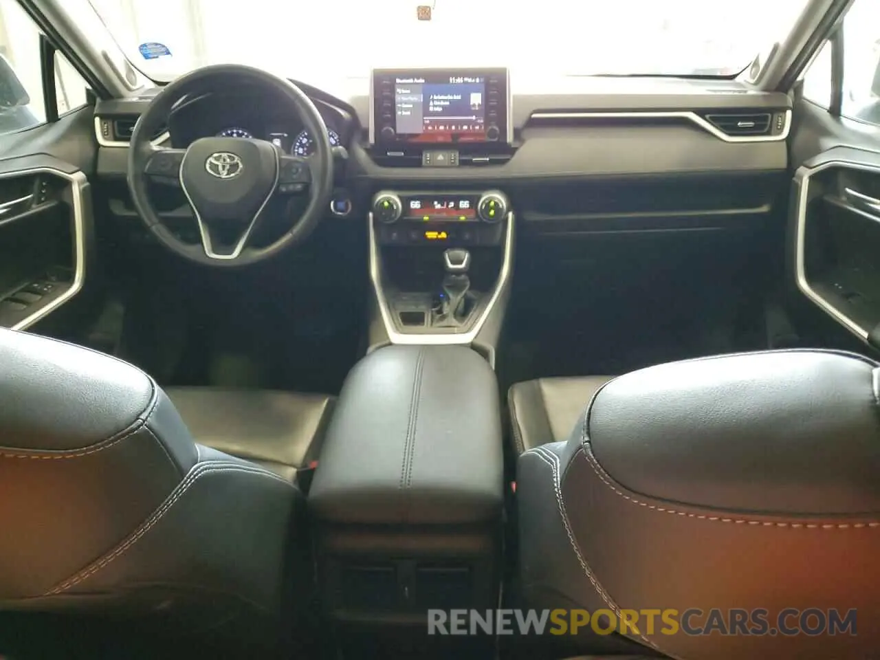 8 Photograph of a damaged car 2T3A1RFV3KW062418 TOYOTA RAV4 2019