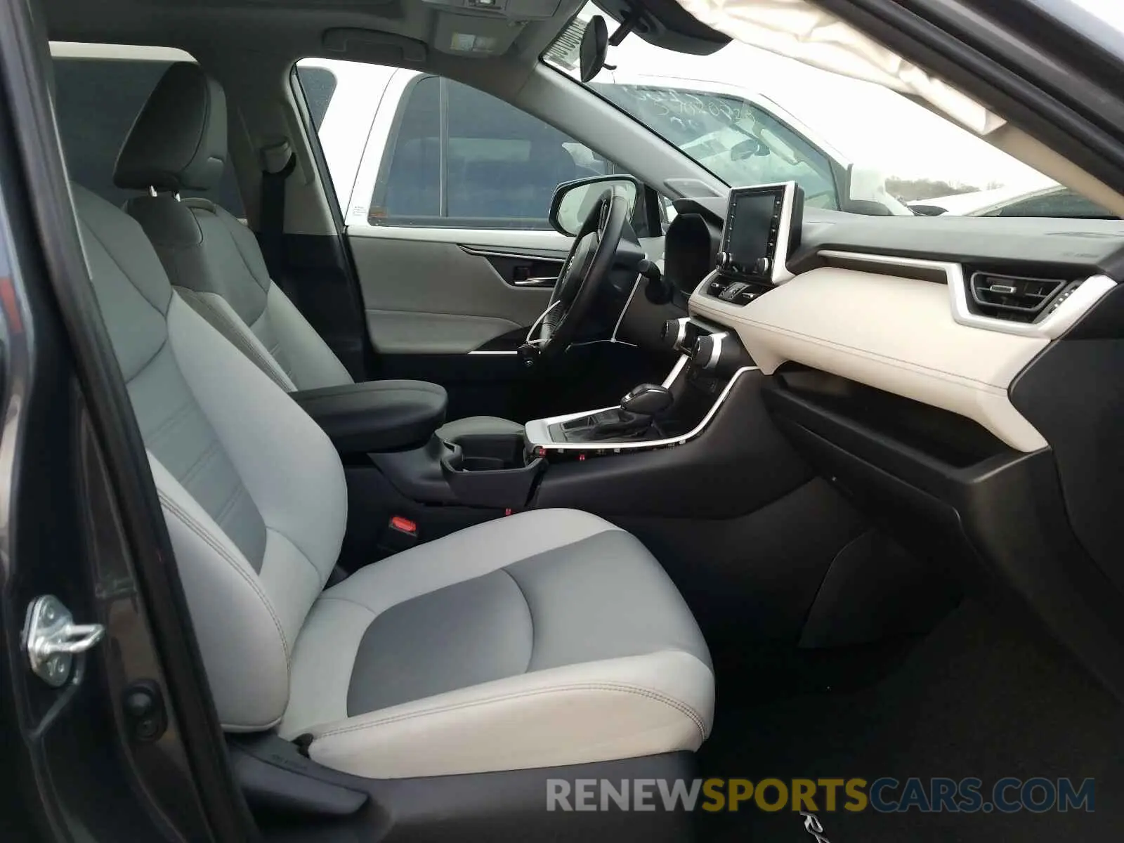 5 Photograph of a damaged car 2T3A1RFV3KW074522 TOYOTA RAV4 2019