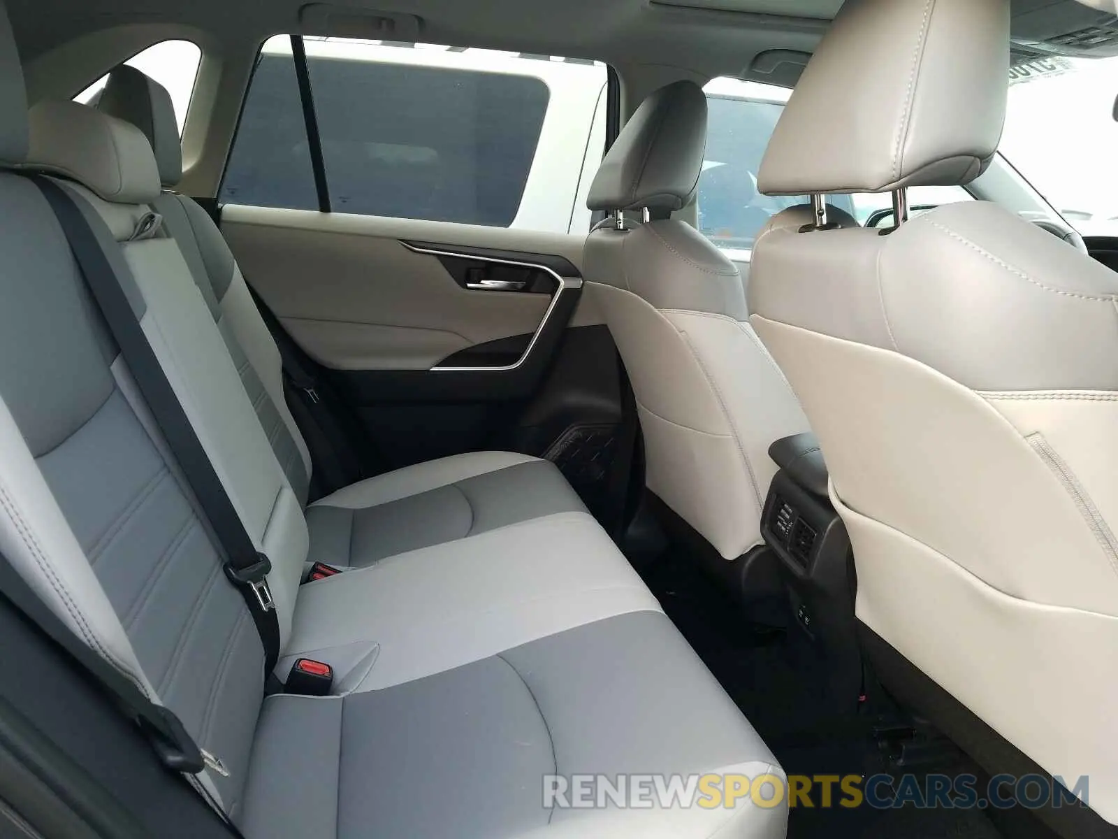 6 Photograph of a damaged car 2T3A1RFV3KW074522 TOYOTA RAV4 2019