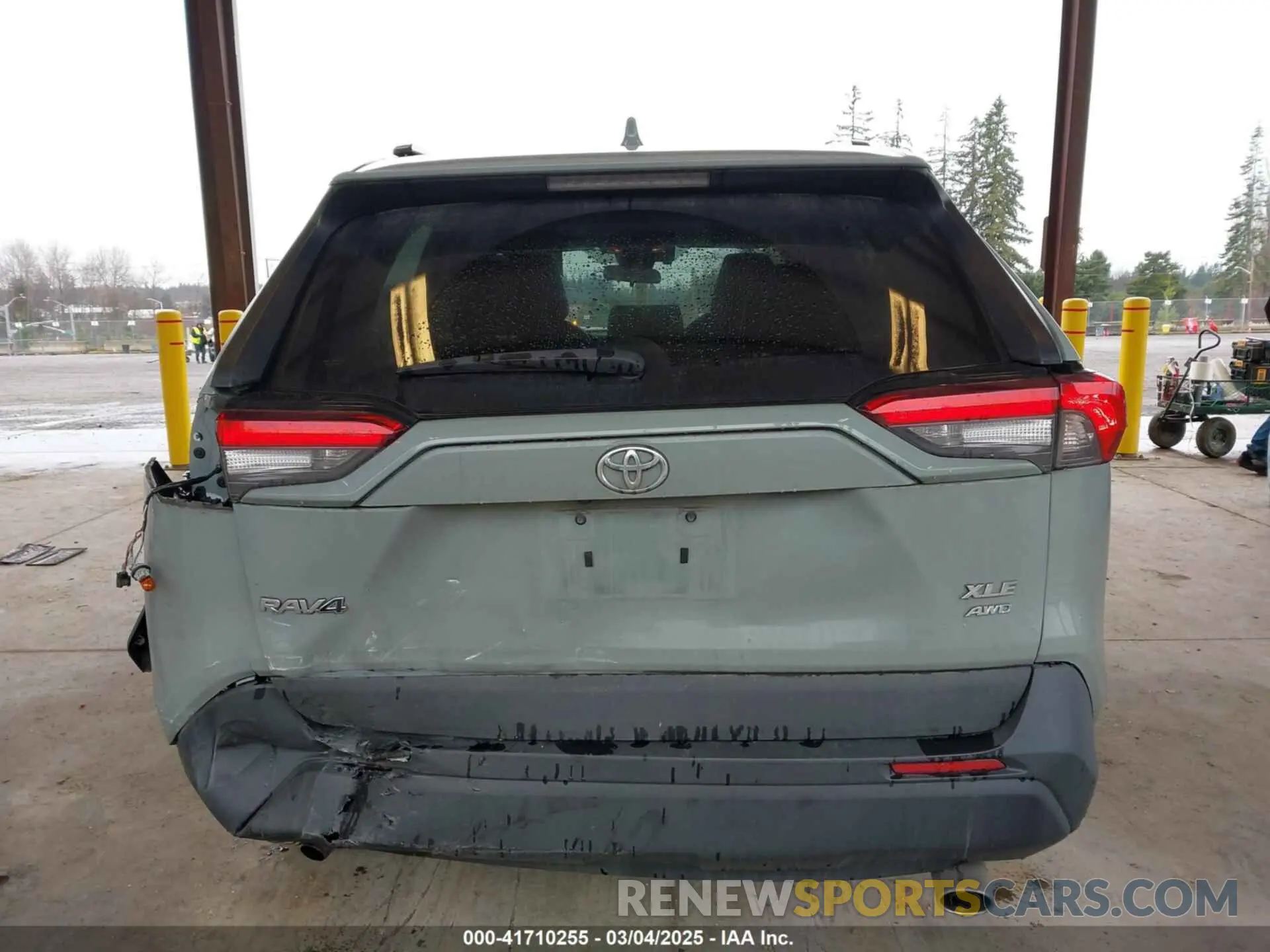 17 Photograph of a damaged car 2T3A1RFV4KW081334 TOYOTA RAV4 2019