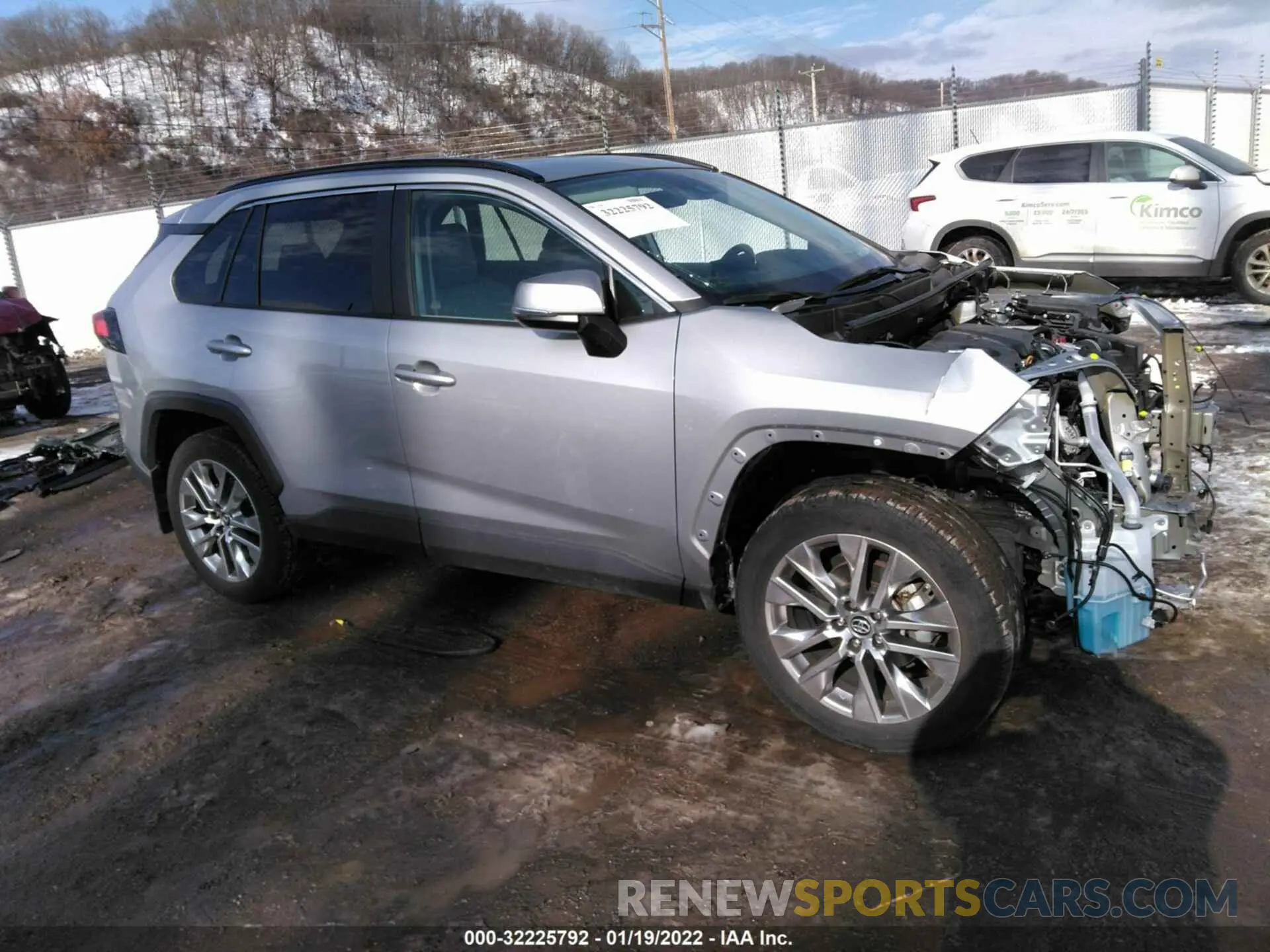 1 Photograph of a damaged car 2T3A1RFV5KW083576 TOYOTA RAV4 2019