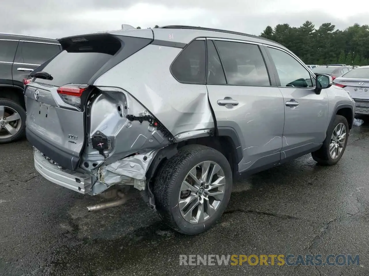 3 Photograph of a damaged car 2T3A1RFV6KC058736 TOYOTA RAV4 2019
