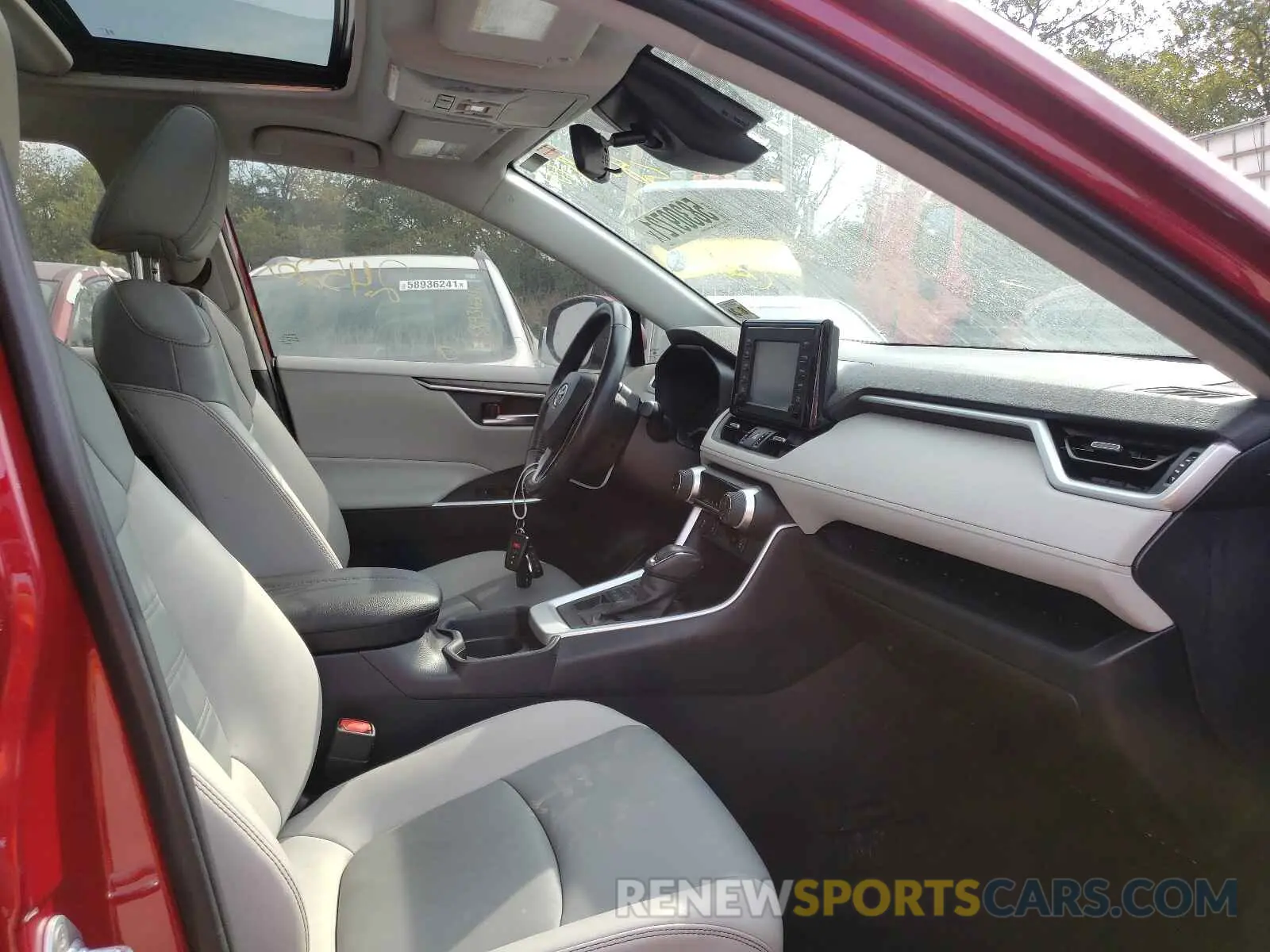 5 Photograph of a damaged car 2T3A1RFV7KW002464 TOYOTA RAV4 2019